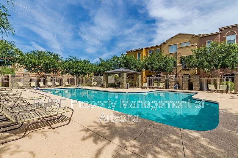 3 bed, 2.5 bath, 1534 sqft, $2,300 — Photo 3