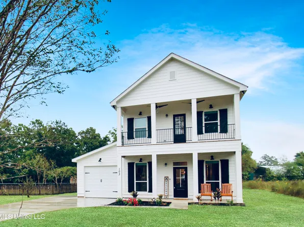 103 Lakeside Dr, Waveland, MS 39576