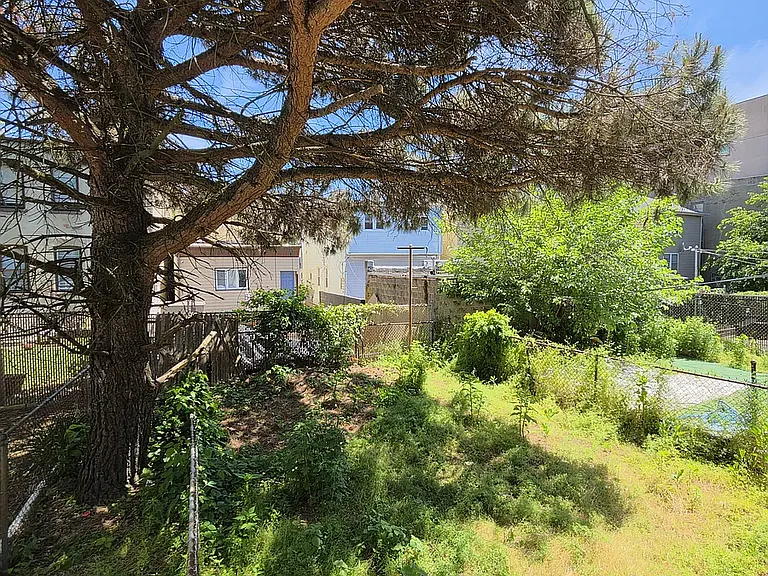 96 Brown Pl #A — Photo 46