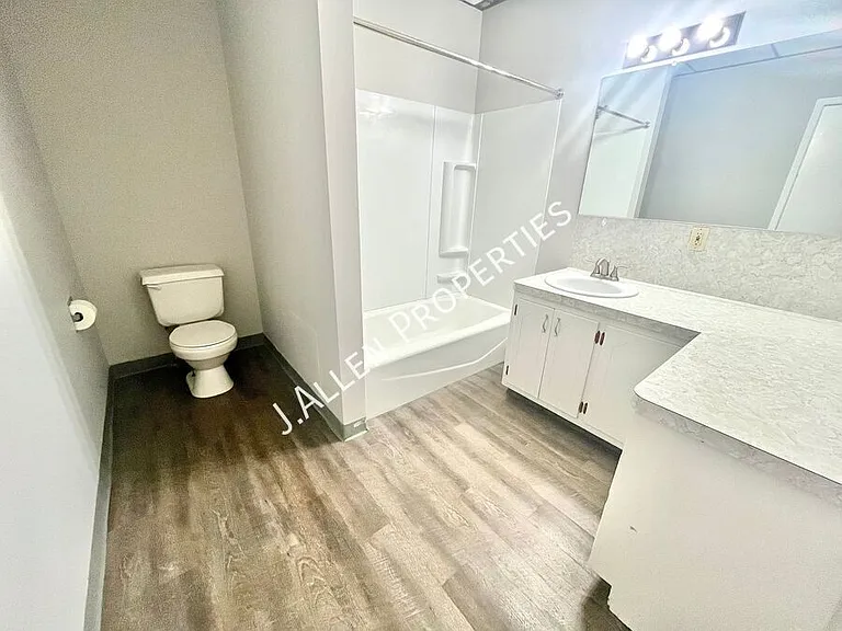 313 N 12th St #304 — Photo 6