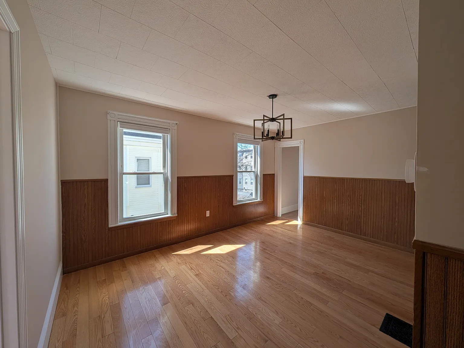 5 bed, 1414 sqft, $3,300 — Photo 4