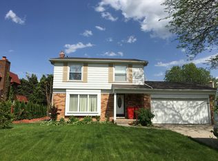 6525 Beverly Crest Dr, West Bloomfield, MI 48322