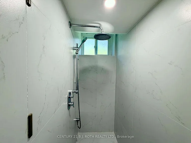 10 Sanford Cres — Photo 11