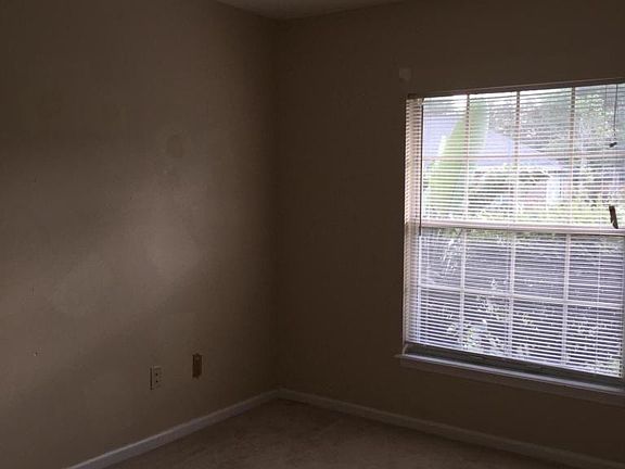 4th image of 2875 Sans Pareil St