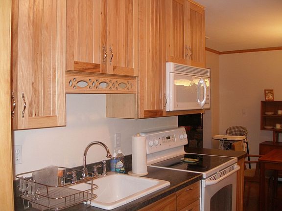 4th image of 6 Oakwood Ave