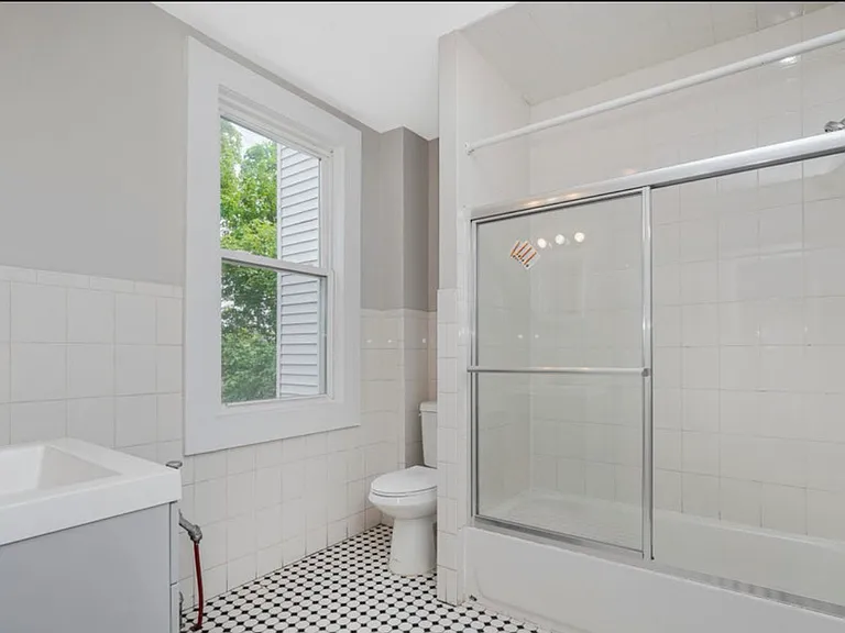 75 Taft Ave #2 — Photo 4