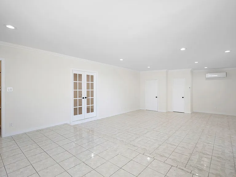 6607 Riverton Ave — Photo 14
