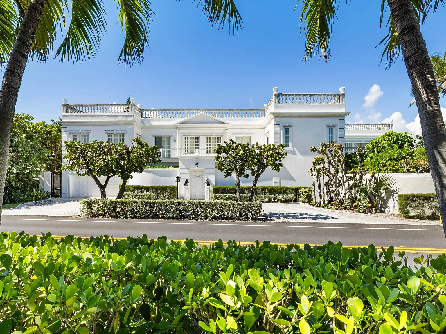 5 bed, 9.0 bath, 6676 sqft, $40,000 — Photo 1