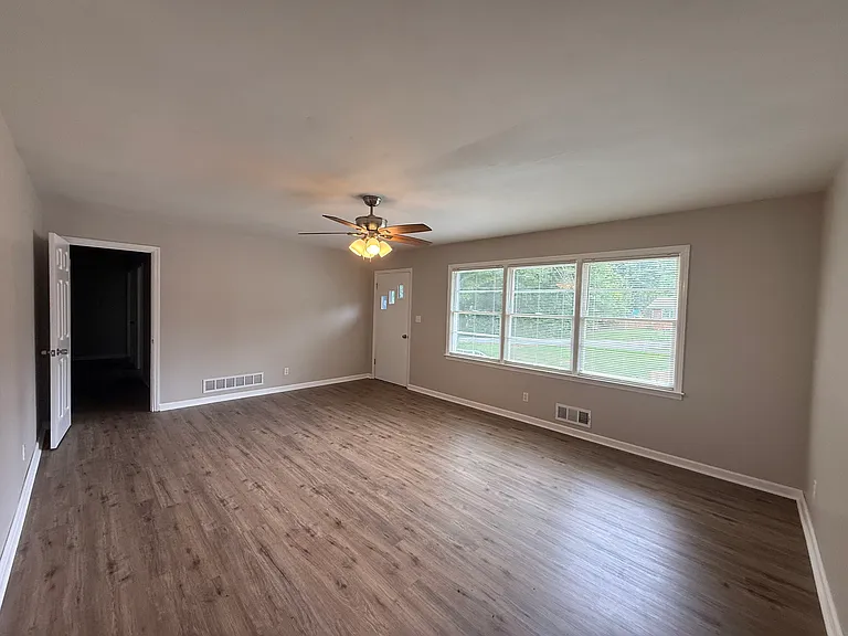 3046 Mattison St — Photo 8