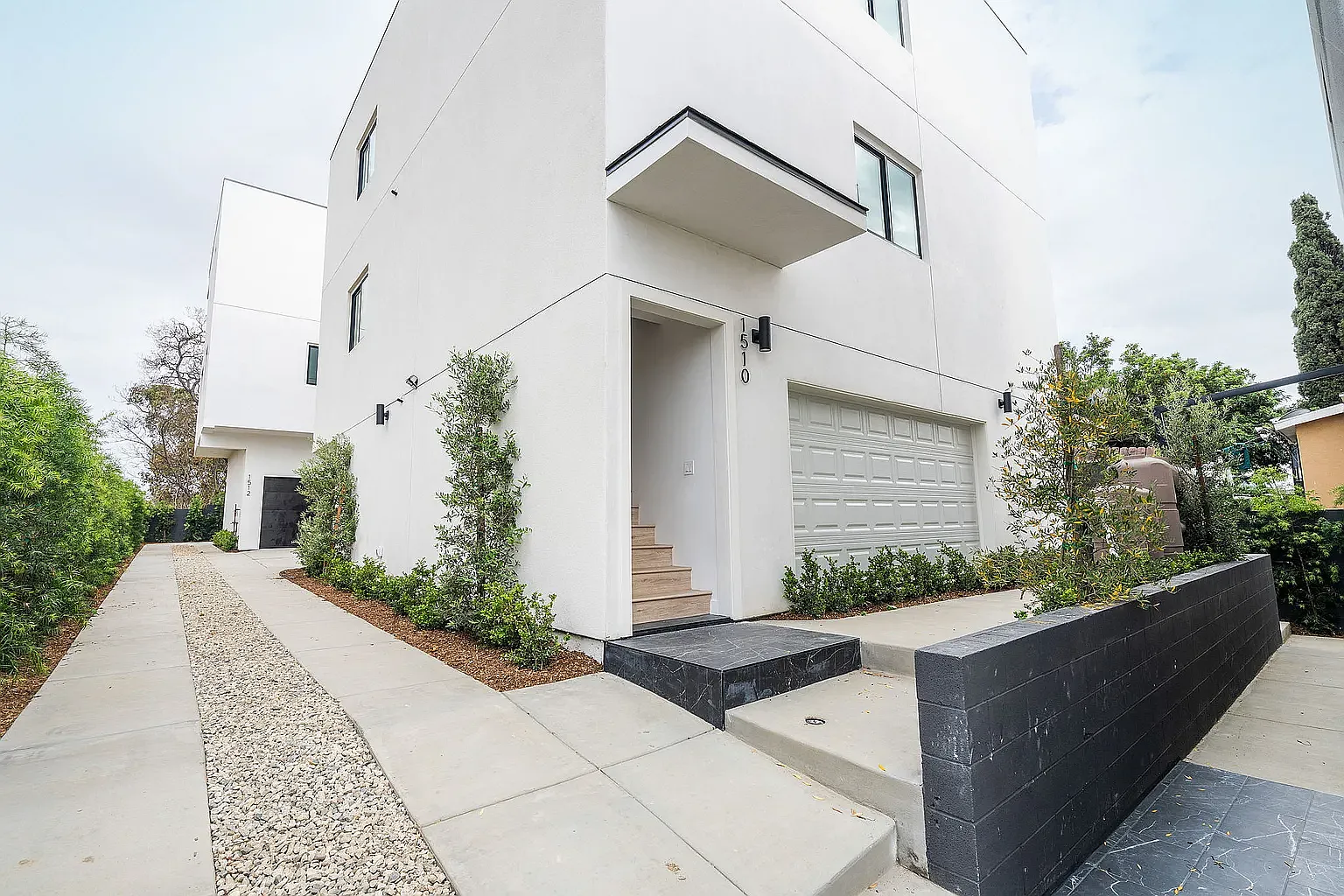 3 bed, 1284 sqft, $3,450 — Photo 2