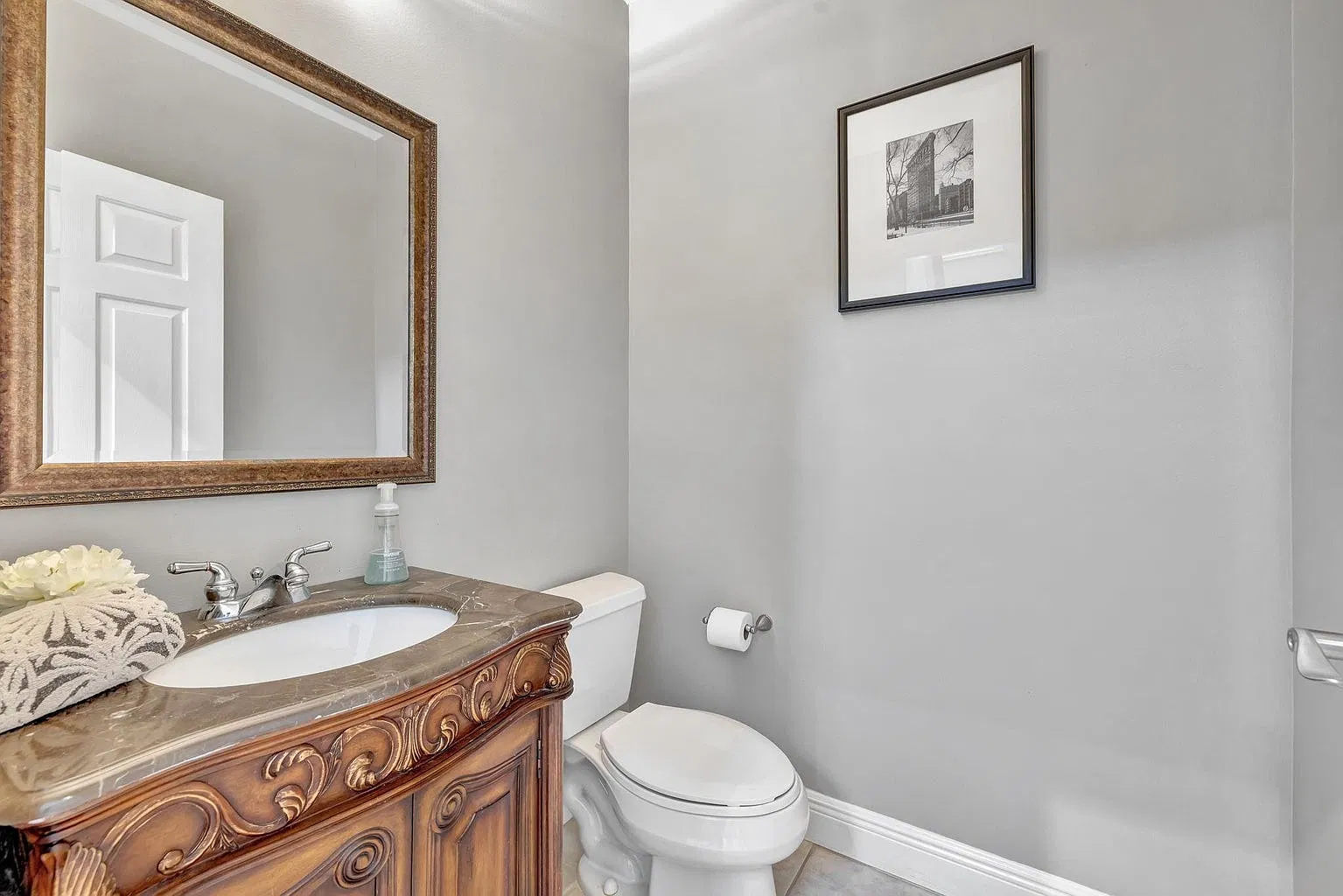 3 bed, 3.5 bath, 2403 sqft, $4,300 — Photo 1