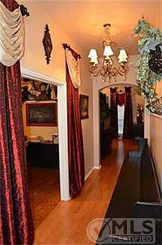5th image of 533 Oakbrook Dr
