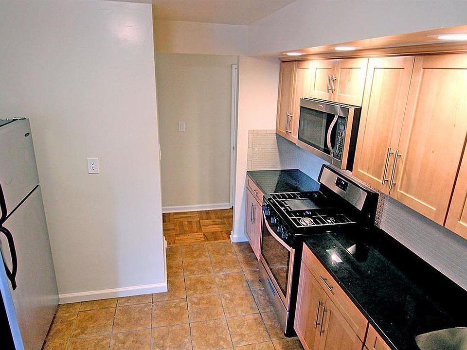 2nd image of 277 E 207th St APT 2C