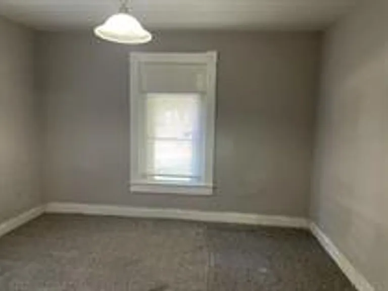303 W Eureka St — Photo 2