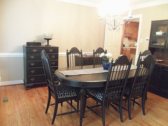 Dining Rm w/chandelier