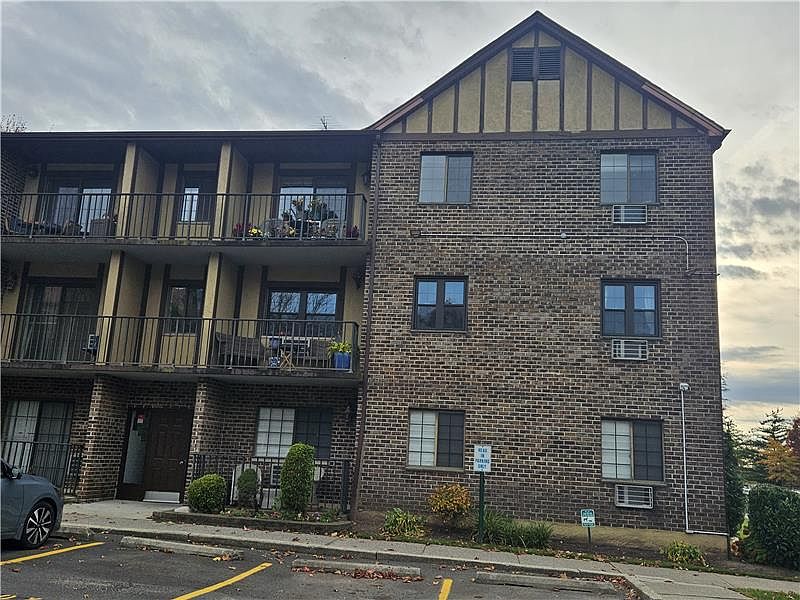 1st image of 50 Donna Ct