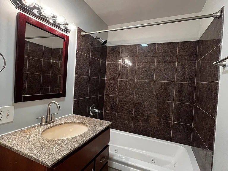 2405 W Balmoral Ave #3E — Photo 7