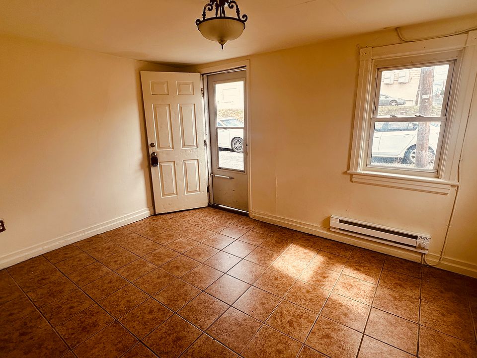 1st image of 1614 Railroad St #1