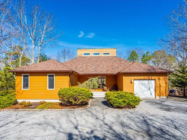 24 Tanglewood Trail, Hampton Bays, NY 11946