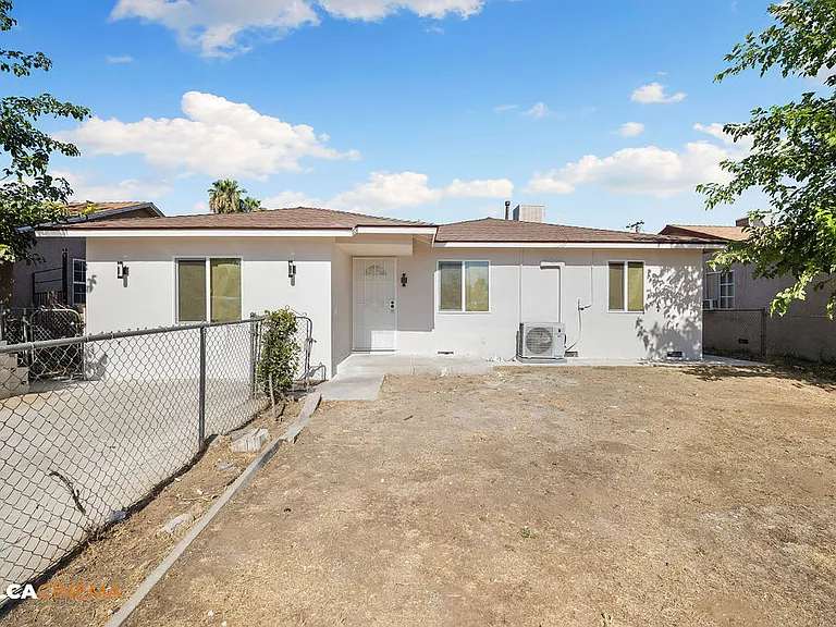 10800 Santa Barbara St — Photo 15
