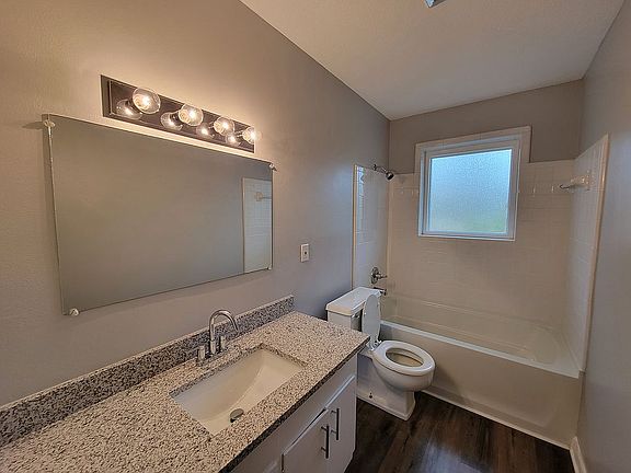 4th image of 203 White Columns Dr