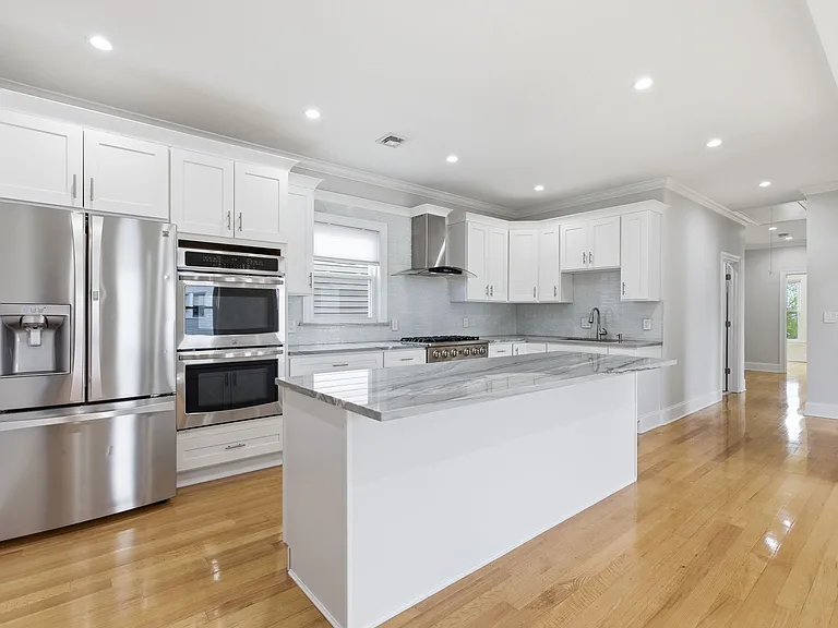 27-29 Lyon St #3 — Photo 2