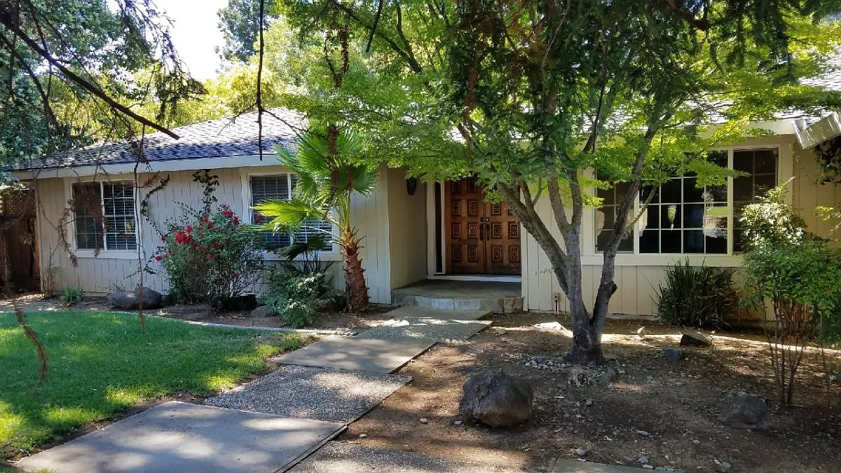 1120 Easy St photo 1