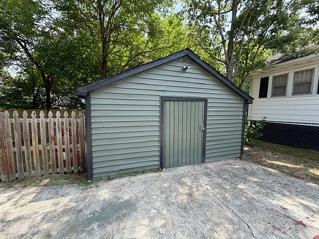 614 Tucker St — Photo 30