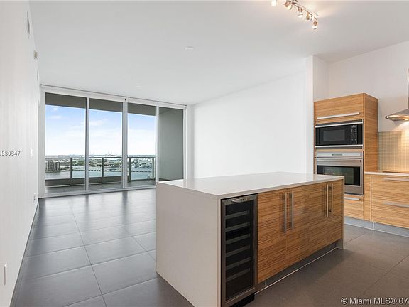 5th image of 2020 N Bayshore Dr APT 2304