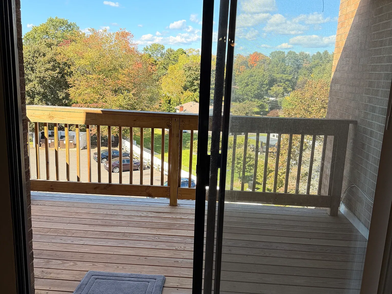 Orange Landing — Photo 2