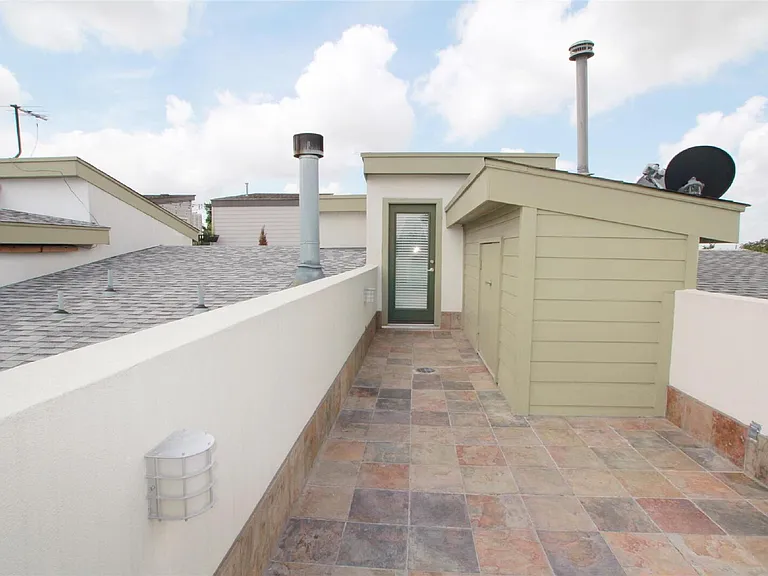 4701 Caroline St — Photo 32