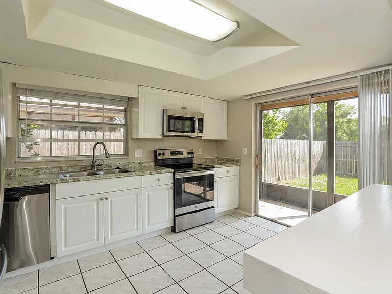 1177 La Mesa Ave — Photo 8