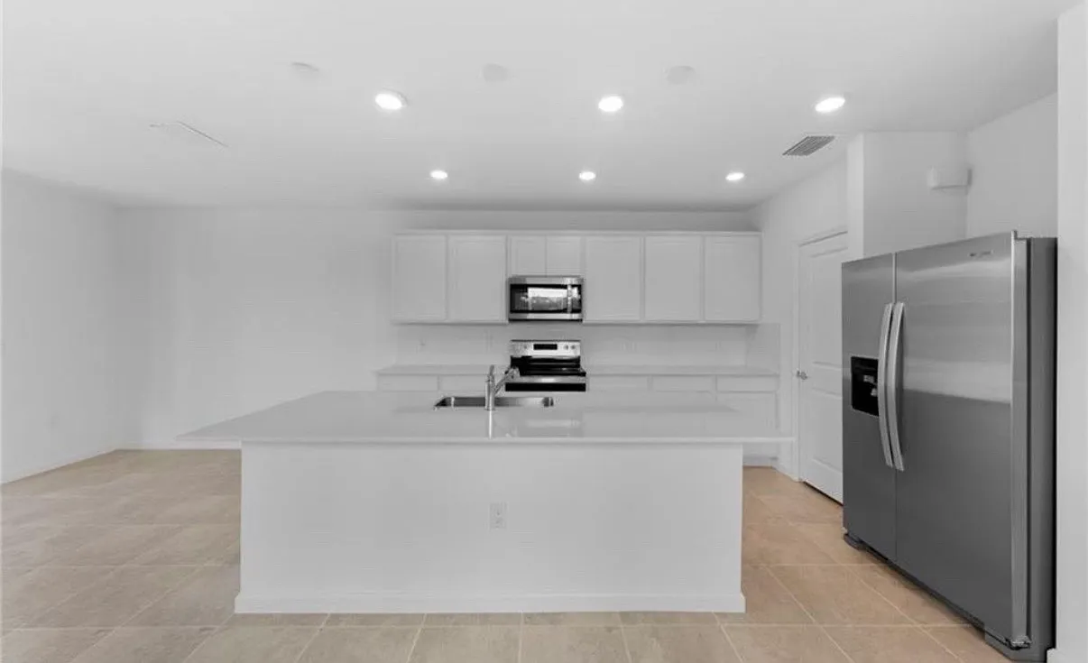 3 bed, 2.5 bath, 1700 sqft, $2,300 — Photo 4