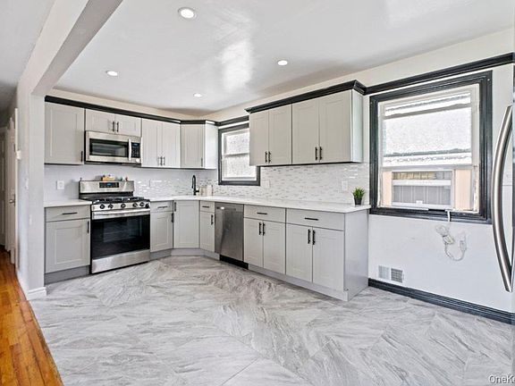 4th image of 290 38 th Street