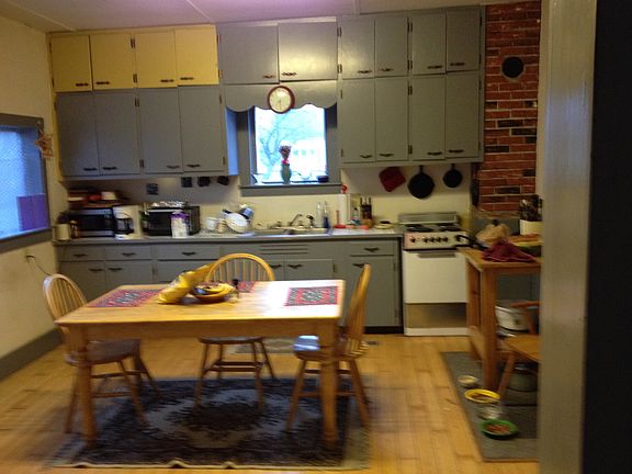 large eat in kitchen