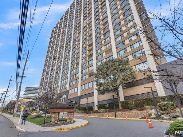 250 Gorge Rd APT 21B, Cliffside Park, NJ 07010