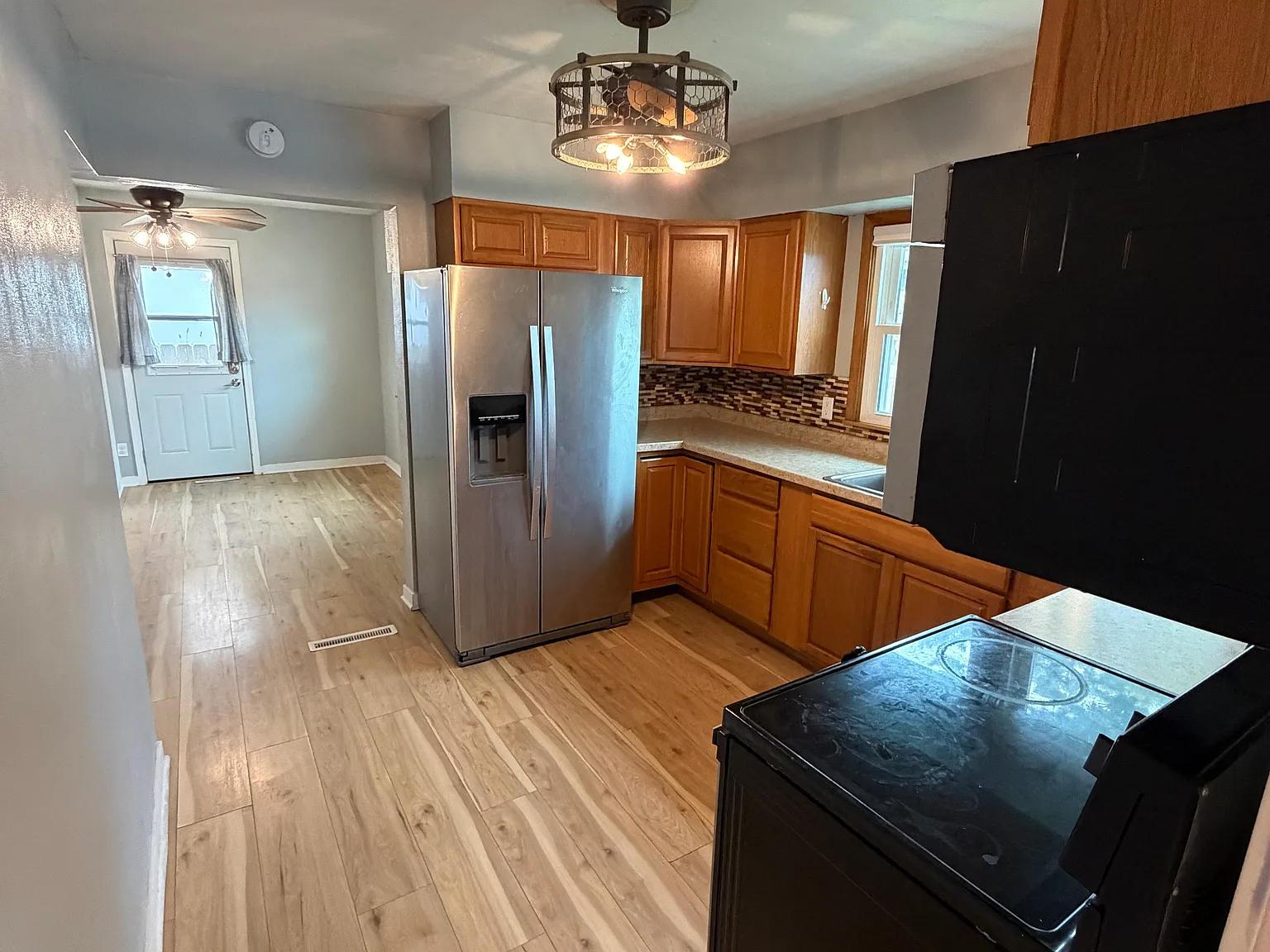 3 bed, 1356 sqft, $1,900 — Photo 3