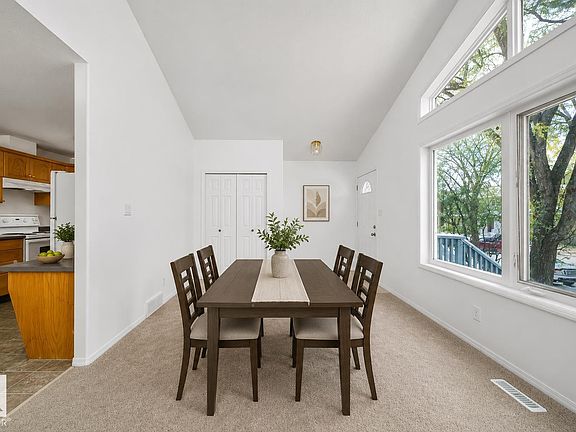 3rd image of 12041/43 67th St NW