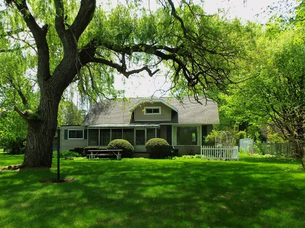 3543 Kawkawlin River Dr, Bay City, MI 48706