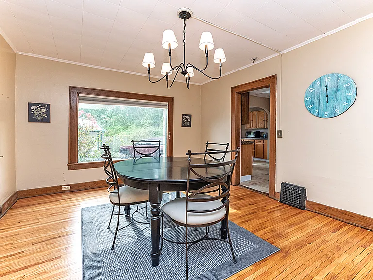 1117 W Shiawassee St — Photo 5