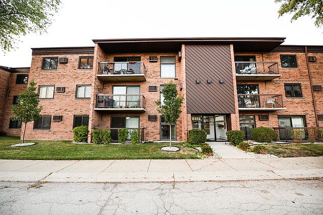 1st image of 8454 W Catalpa Ave Unit 4
