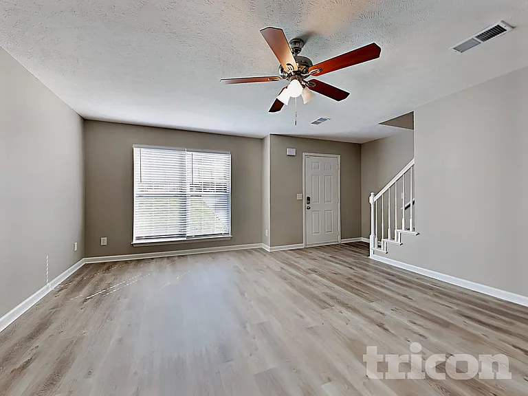700 Holland Ridge Dr — Photo 2