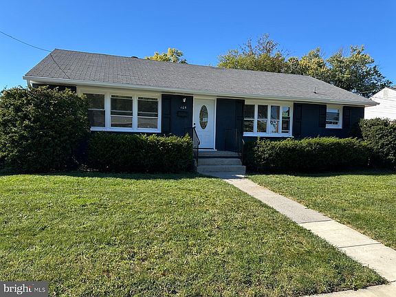 3rd image of 105 Christopher Dr