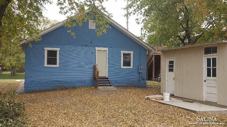 3 bed, 1100 sqft, $1,300 — Photo 2