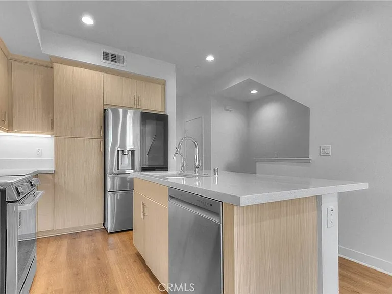 149 N 1st Ave — Photo 7