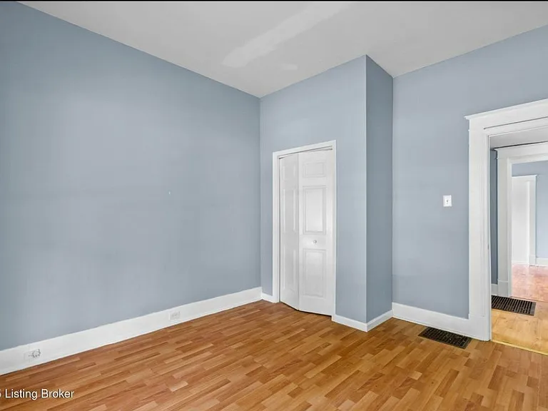 2220 W Oak St — Photo 16