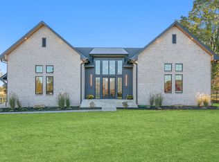 545 Country Club Ln, Winchester, TN 37398