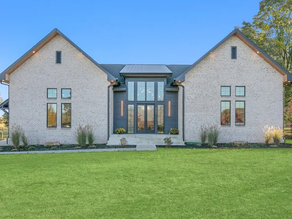 545 Country Club Ln, Winchester, TN 37398