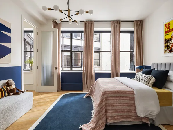 260 West Broadway image 22 of 27