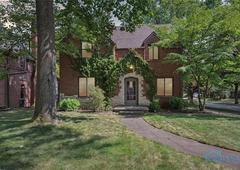 1st image of 2704 Barrington Dr
